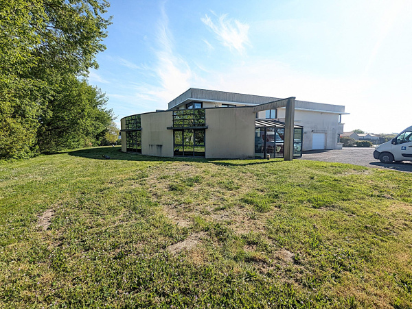 Vente Immobilier Professionnel Murs commerciaux Cugand 85610